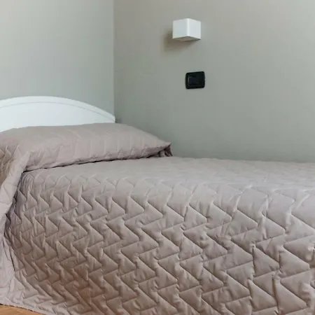 Apartment 2-bedroom Apt, With Balcony & Aircondition - 50 M From The *